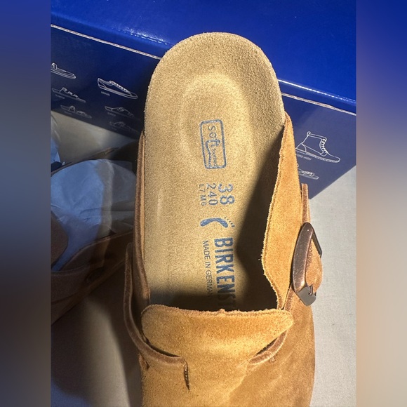 678. NEW SIZE 38/7-7.5 Birkenstock Suede Slip-On Clogs in Caramel Brown - Picture 3 of 6